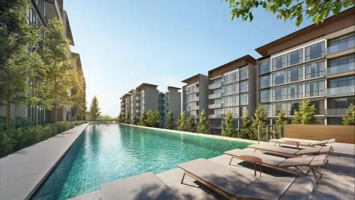 The 50 m hilltop lap pool between the blocks